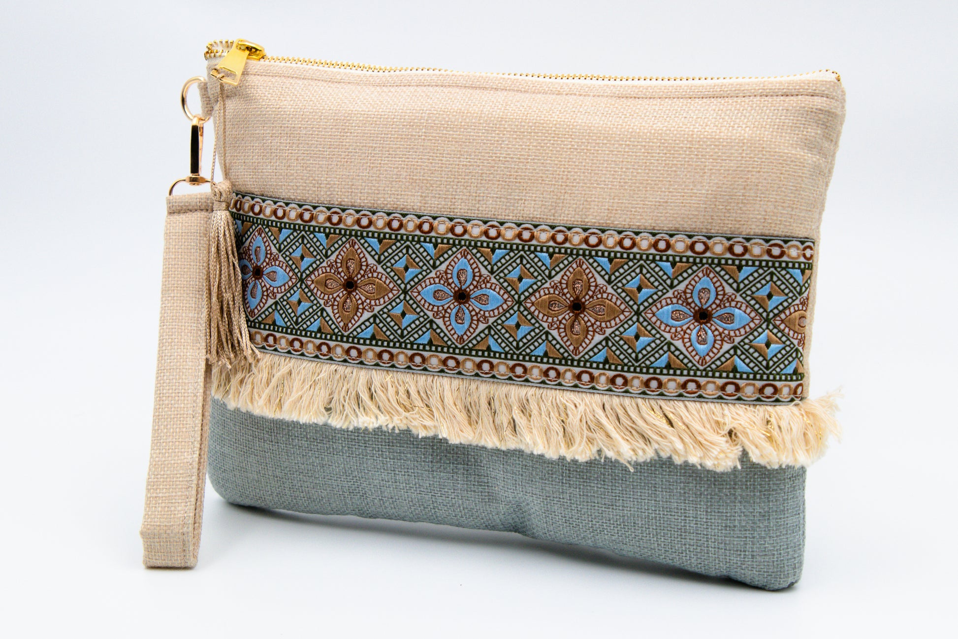 Clutch bag- summer vibes- summer outfit- beach outfit- fashion- fashionista- trendy bag- hand bag- tote bag- evening bag- chic bag- chic clutch- pouch