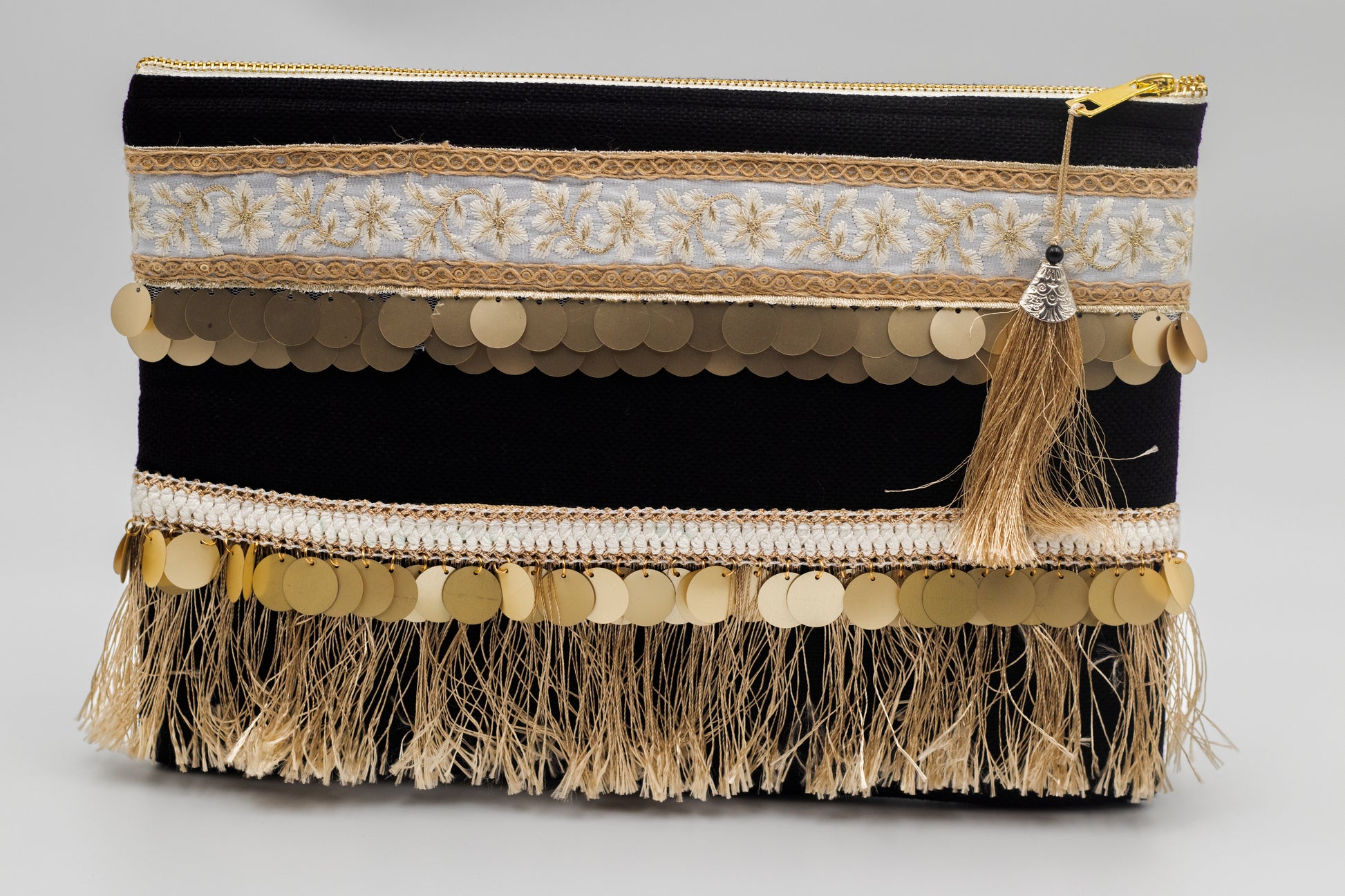 Clutch bag- summer vibes- summer outfit- beach outfit- fashion- fashionista- trendy bag- hand bag- tote bag- evening bag- chic bag- chic clutch- pouch